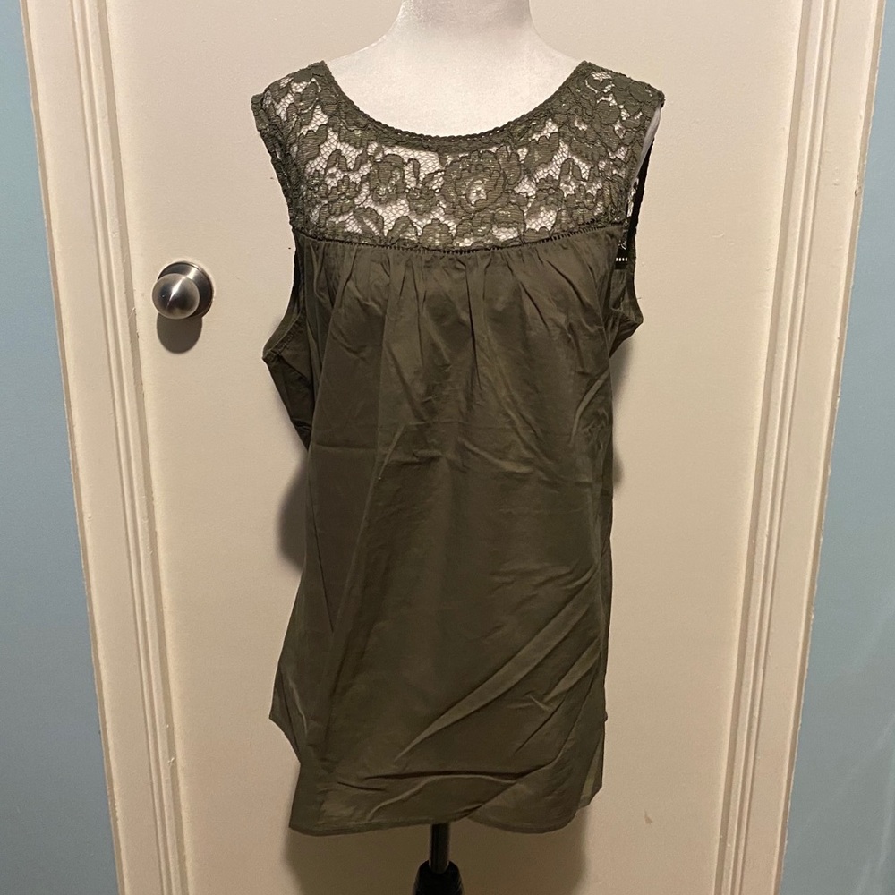 TORRID LACE SLEEVELESS TOP